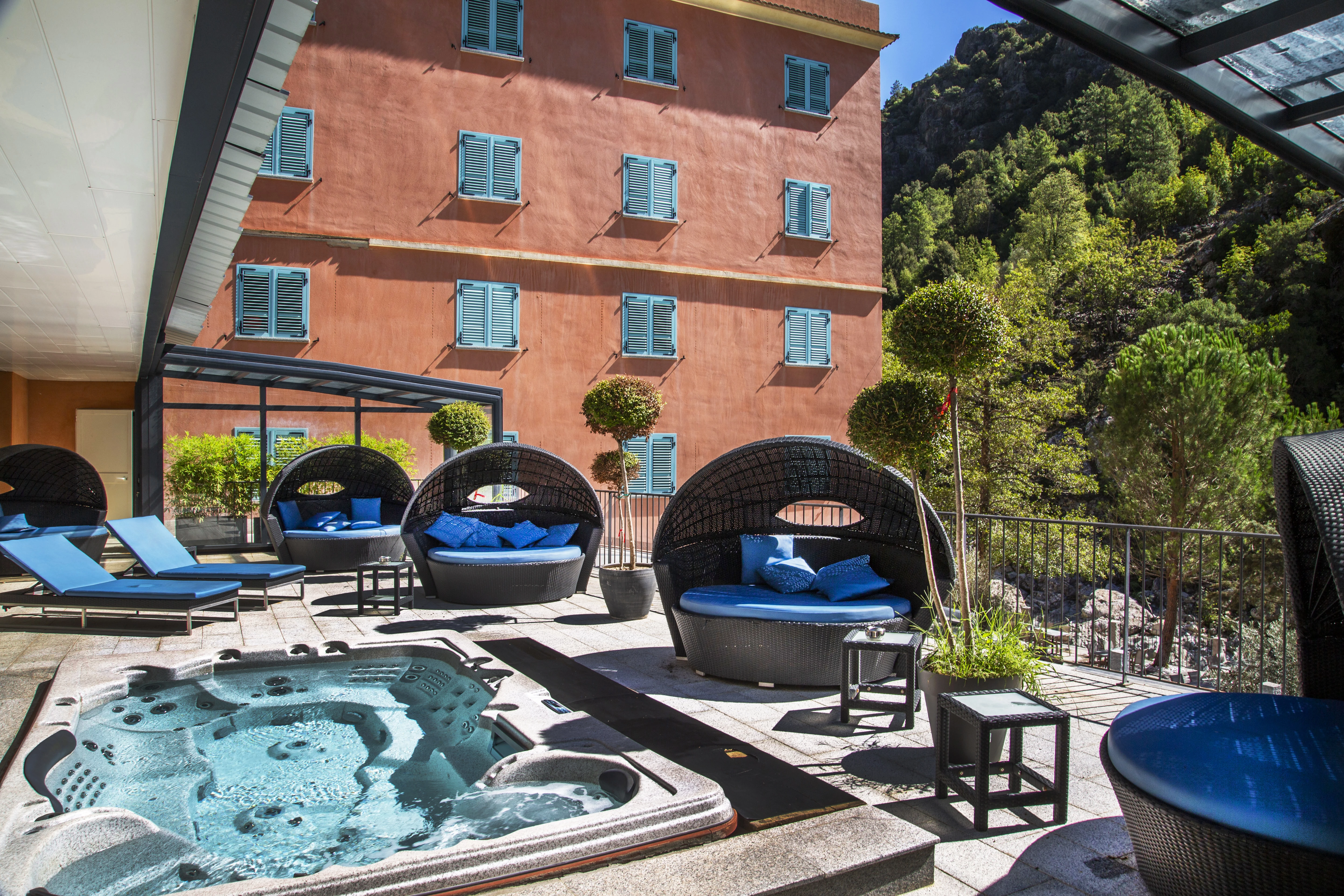 1 nuit pour 2 personnes + 2 cocktails à l'hôtel Les Jardins De La Glacière à Corte