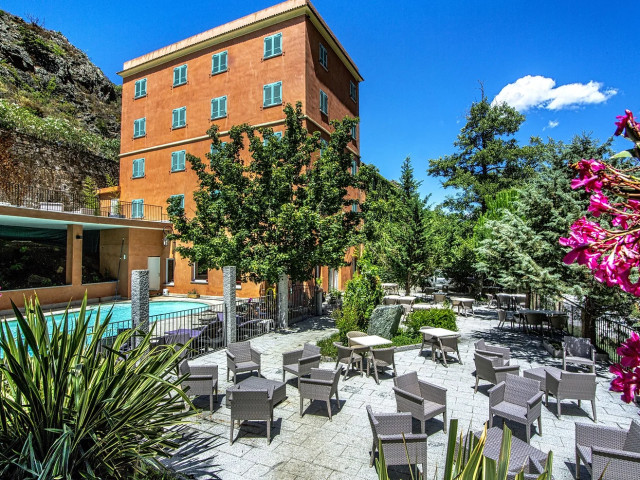 1 nuit pour 2 personnes + 2 cocktails à l'hôtel Les Jardins De La Glacière à Corte