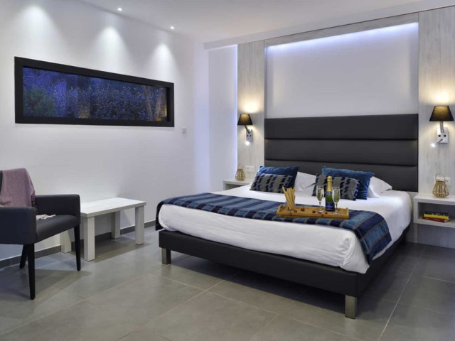 1 nuit pour 5 personnes à la Résidence & Hôtel *** U Livanti à Propriano