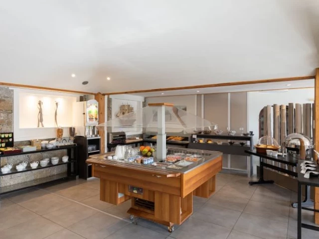 1 nuit en chambre SUPERIEURE pour 2 pers + petit déjeuner  + 15 min en duo de jacuzzi avec le Golfe Hotel Porto vecchio