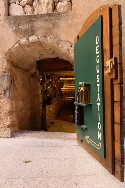 Dégustation dans une distillerie à Bonifacio avec Kiffemu