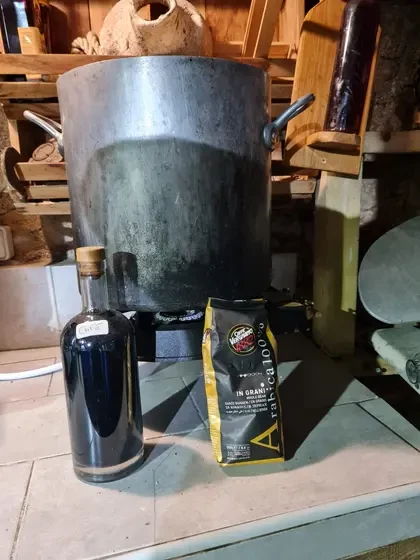 Dégustation dans une distillerie à Bonifacio avec Kiffemu