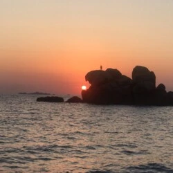 Sortie en catamaran au coucher du soleil avec DJ, grillades et punch à Ajaccio avec Kiffemu