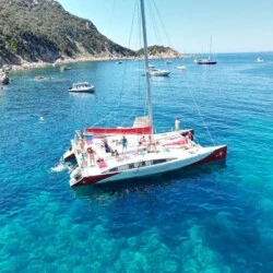 Sortie en catamaran au coucher du soleil avec DJ, grillades et punch à Ajaccio avec Kiffemu
