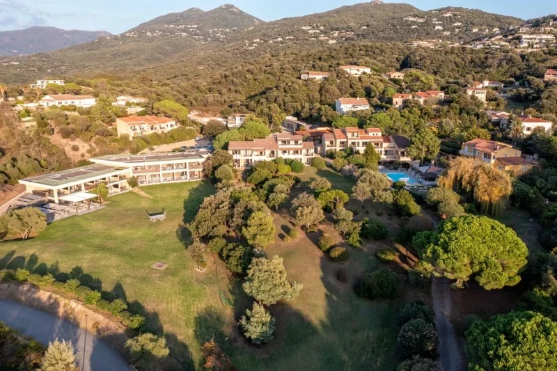 1 nuit pour 2 personnes en chambre supérieure à Bartaccia Hôtel **** à Propriano