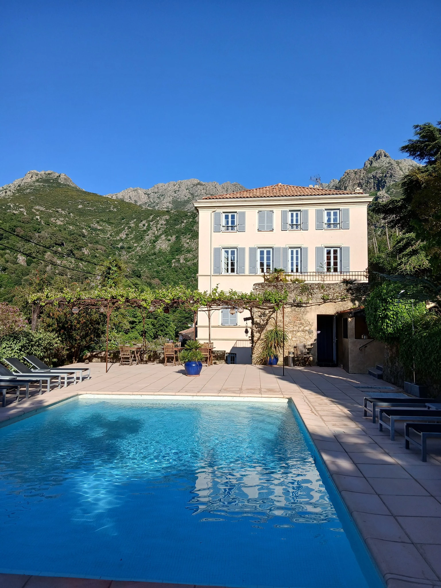 1 nuit dans une maison d’Américain reconvertie en hôtel 3* à Feliceto avec Kiffemu