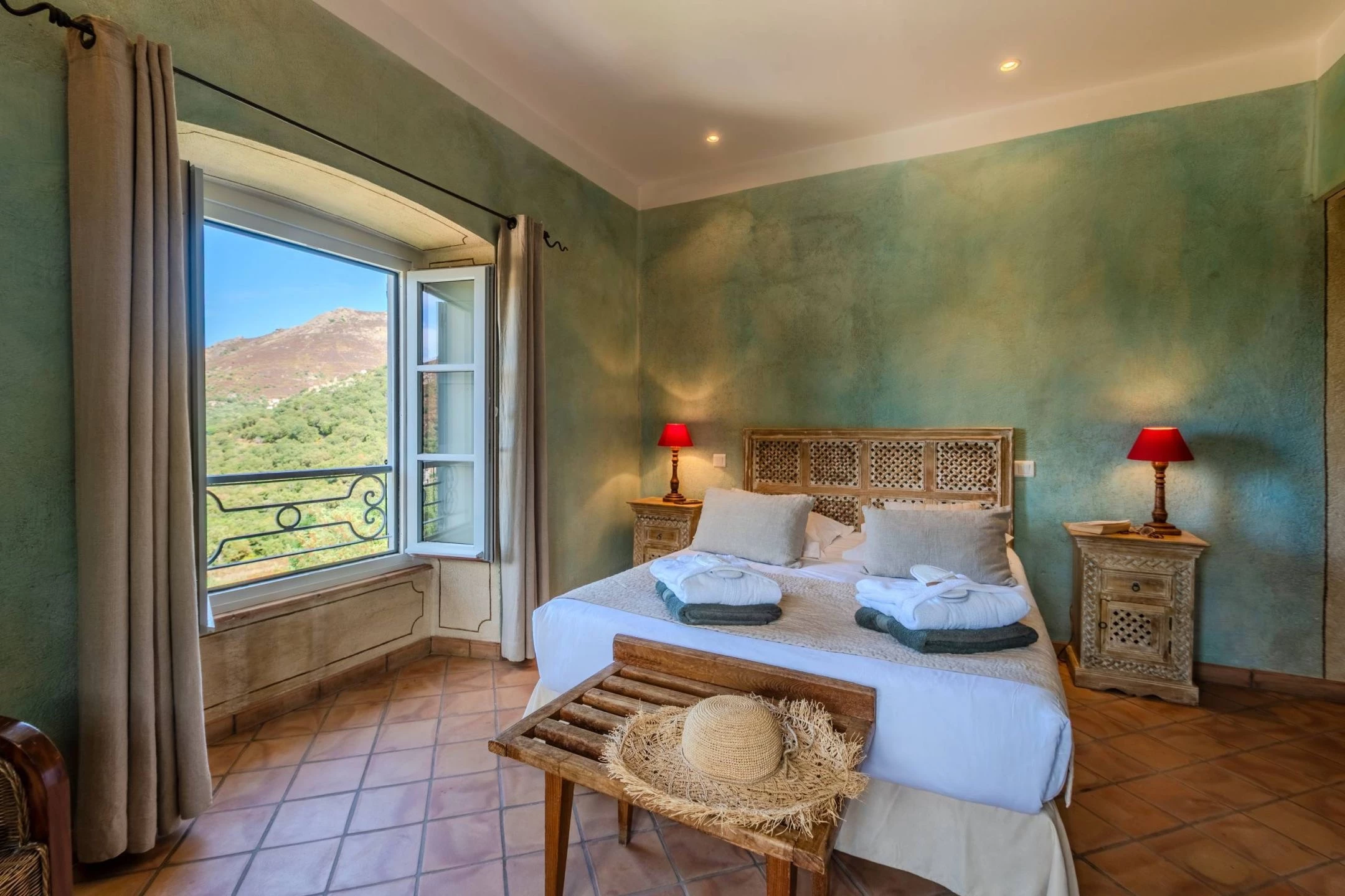 1 nuit dans une maison d’Américain reconvertie en hôtel 3* à Feliceto avec Kiffemu