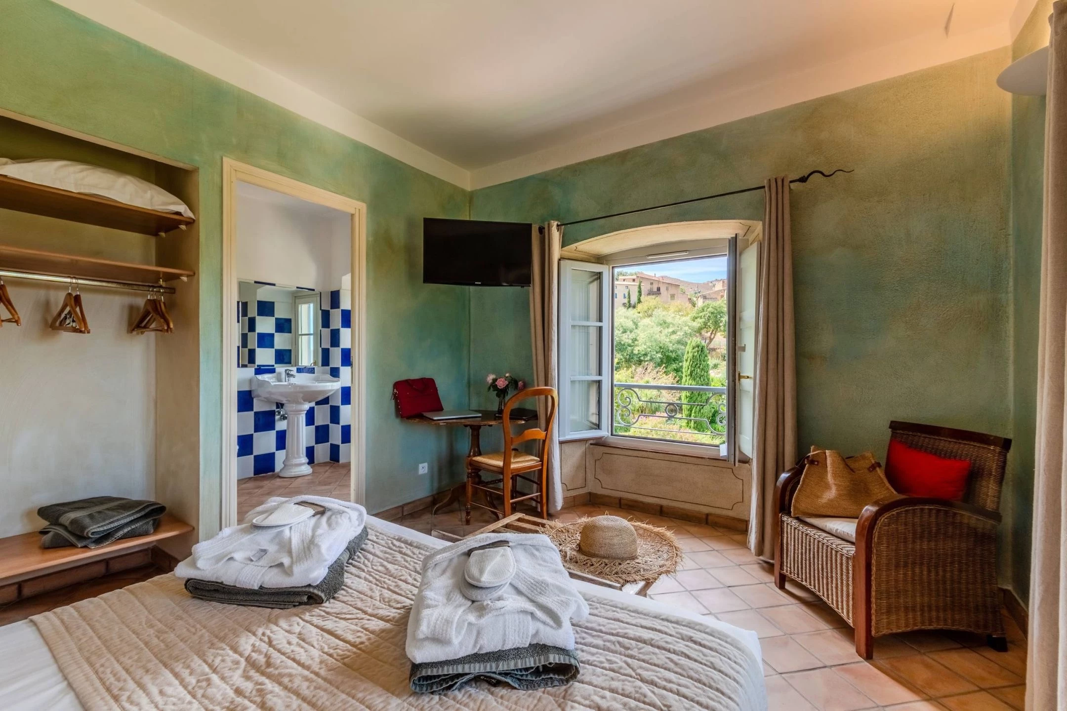 1 nuit dans une maison d’Américain reconvertie en hôtel 3* à Feliceto avec Kiffemu